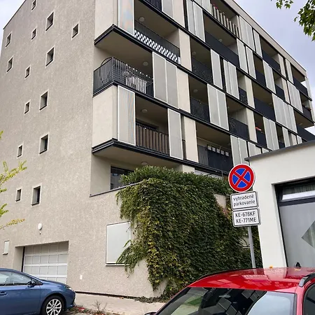 Luxury Close To Centre, Vusch Private Parking Included 코시체