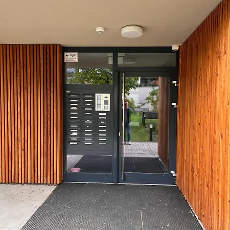 Luxury Close To Centre, Vusch Private Parking Included *