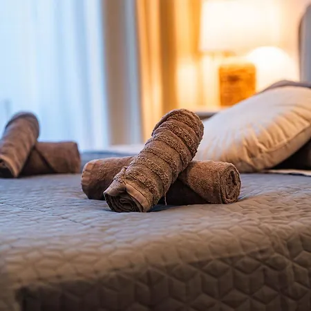 Апартаменты Luxury Close To Centre, Vusch Private Parking Included