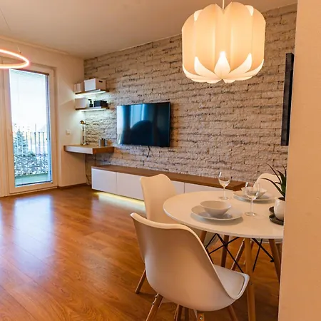 아파트 Luxury Close To Centre, Vusch Private Parking Included