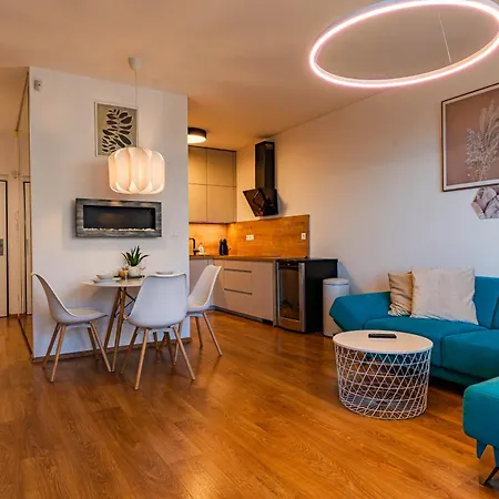 Luxury Close To Centre, Vusch Private Parking Included *