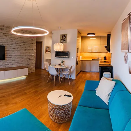 Apartamento Luxury Close To Centre, Vusch Private Parking Included