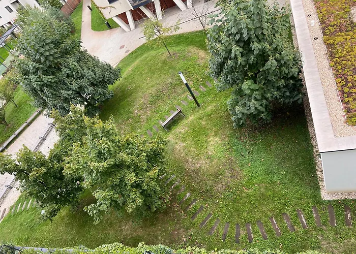 Luxury Close To Centre, Vusch Private Parking Included Apartament